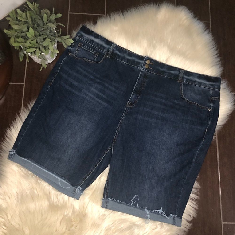 Lane Bryant frayed hem Bermuda shorts sz 28